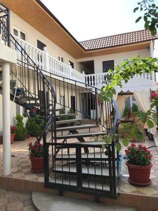 Гостевой дом Guest house Basaria Сухум-0